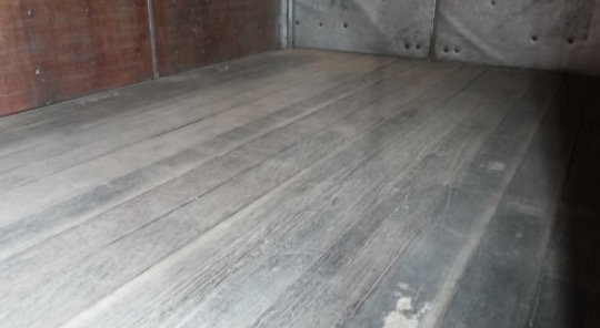 ขายด่วน ตู้แห้ง 3 บาน สภาพดีมากครับพร้อมนำไปติดตั้งกับรถบรรทุกหกล้อพร้อมใช้งานได้เลยไม่มีแตกไม่มีที่ผุเลย ความยาว 4.60 เมตร กว้าง 2.10 เมตร สูง 1.80 เมตรครับ ราคาต่อรองได้ครับ