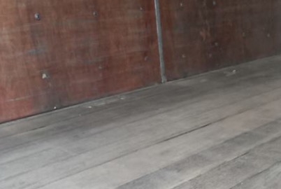 ขายด่วน ตู้แห้ง 3 บาน สภาพดีมากครับพร้อมนำไปติดตั้งกับรถบรรทุกหกล้อพร้อมใช้งานได้เลยไม่มีแตกไม่มีที่ผุเลย ความยาว 4.60 เมตร กว้าง 2.10 เมตร สูง 1.80 เมตรครับ ราคาต่อรองได้ครับ