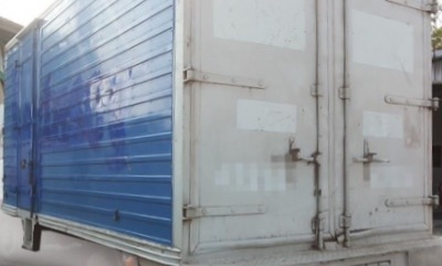 ขายด่วน ตู้แห้ง 3 บาน สภาพดีมากครับพร้อมนำไปติดตั้งกับรถบรรทุกหกล้อพร้อมใช้งานได้เลยไม่มีแตกไม่มีที่ผุเลย ความยาว 4.60 เมตร กว้าง 2.10 เมตร สูง 1.80 เมตรครับ ราคาต่อรองได้ครับ