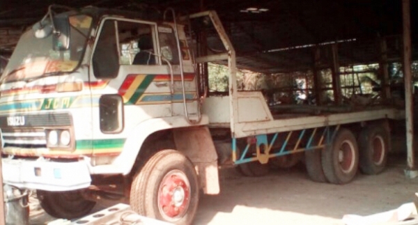 ISUZU JCM 205 HP HO6C TURBO สิบล้อ 2 เพลา เทรลเลอร์ท้ายลาดมีหางพับไฮดรอลิกส์ขึ้นรถเกี่ยวข้าวและลากรถแบ็คโฮร PC 120 ได้เลยครับไม่มีปัญหา เครื่องยนต์เทอร์โบอินเตอร์ ลงเล่มครบถูกต้องเครื่องแน่นแรงดีสุดๆไม่มีเยิ้ม ภายในห้องเก๋งคอนโซลสวยครบ พวงมาลัยเพาเวอร์ ระ