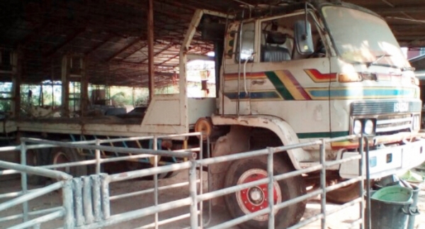 ISUZU JCM 205 HP HO6C TURBO สิบล้อ 2 เพลา เทรลเลอร์ท้ายลาดมีหางพับไฮดรอลิกส์ขึ้นรถเกี่ยวข้าวและลากรถแบ็คโฮร PC 120 ได้เลยครับไม่มีปัญหา เครื่องยนต์เทอร์โบอินเตอร์ ลงเล่มครบถูกต้องเครื่องแน่นแรงดีสุดๆไม่มีเยิ้ม ภายในห้องเก๋งคอนโซลสวยครบ พวงมาลัยเพาเวอร์ ระ