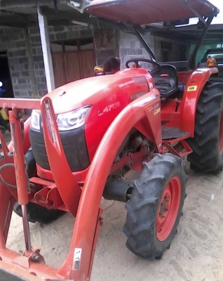 KUBOTA L4708 - 2 เพลา รถทำงาน 1,672 ชม. สภาพดีพร้อมใช้งานได้เลยครับ อุปกรณ์ครบพร้อม มีใบดันหน้า ผานพรวนดิน 6 ติดตั้งพร้อมใช้งาน เครื่องยนต์กำลังแรงดีไม่แตกเยิ้ม ระบบเกียร์เดินหน้าถอยหลังใช้งานได้ดีปกติ หางยกได้ดีไม่มีปัญหาครับ ช่วงล่างยางสภาพดี 4 เส้นประม