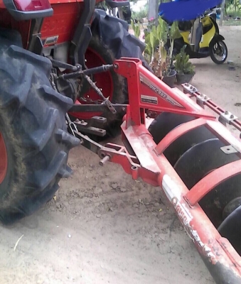 KUBOTA L4708 - 2 เพลา รถทำงาน 1,672 ชม. สภาพดีพร้อมใช้งานได้เลยครับ อุปกรณ์ครบพร้อม มีใบดันหน้า ผานพรวนดิน 6 ติดตั้งพร้อมใช้งาน เครื่องยนต์กำลังแรงดีไม่แตกเยิ้ม ระบบเกียร์เดินหน้าถอยหลังใช้งานได้ดีปกติ หางยกได้ดีไม่มีปัญหาครับ ช่วงล่างยางสภาพดี 4 เส้นประม