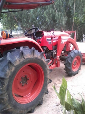 KUBOTA L4708 - 2 เพลา รถทำงาน 1,672 ชม. สภาพดีพร้อมใช้งานได้เลยครับ อุปกรณ์ครบพร้อม มีใบดันหน้า ผานพรวนดิน 6 ติดตั้งพร้อมใช้งาน เครื่องยนต์กำลังแรงดีไม่แตกเยิ้ม ระบบเกียร์เดินหน้าถอยหลังใช้งานได้ดีปกติ หางยกได้ดีไม่มีปัญหาครับ ช่วงล่างยางสภาพดี 4 เส้นประม