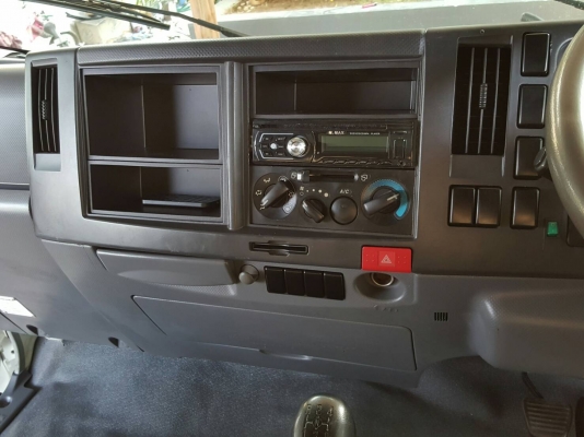 รถห้างมือเดียว (ELF NLR 130 ตู้บรรทุก) ทะเบียนไม่ติดเวลา