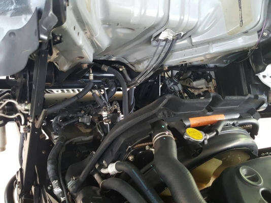 รถห้างมือเดียว (ELF NLR 130 ตู้บรรทุก) ทะเบียนไม่ติดเวลา