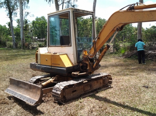 ขาย KOMATSU PC30 รุ่น 5 (ติดเก๋งมาด้วย) ราคาถูกๆ คุ้มๆครับ ขาย KOMATSU PC30 รุ่น 5 (ติดเก๋งมาด้วย) ราคาถูกๆ คุ้มๆครับ