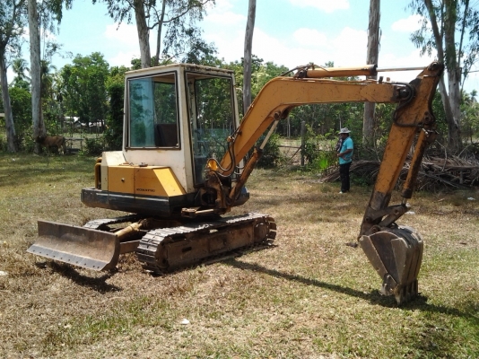 ขาย KOMATSU PC30 รุ่น 5 (ติดเก๋งมาด้วย) ราคาถูกๆ คุ้มๆครับ