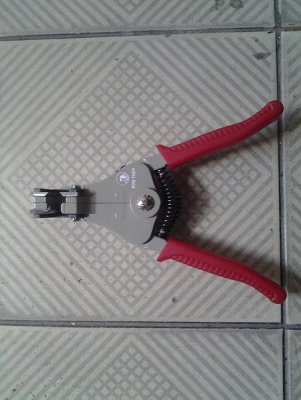 ขายคีมปอกสายไฟAUTO King Eagle. Made in Taiwan.งานใหม่เก็บ