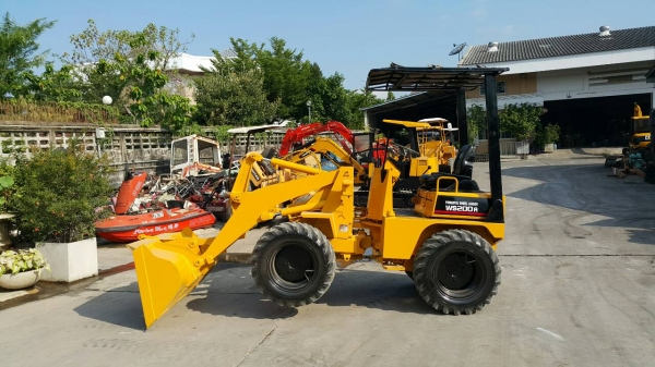 ขาย รถตัก MITSUBISHI รุ่น WS200A(มาใหม่) ตักได้ ครึ่งคิว สองเพลา เอวอ่อน เกียร์ทอร์ค เครื่องยนต์ 3สูบ  สวยพร้อมใช้งาน มือถือ/LINE ID : 0818753444