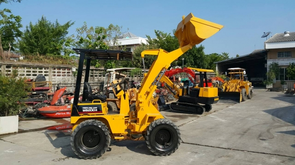 ขาย รถตัก MITSUBISHI รุ่น WS200A(มาใหม่) ตักได้ ครึ่งคิว สองเพลา เอวอ่อน เกียร์ทอร์ค เครื่องยนต์ 3สูบ  สวยพร้อมใช้งาน มือถือ/LINE ID : 0818753444