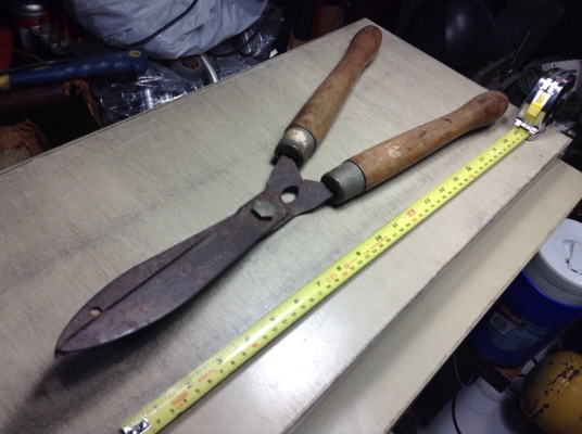 ขายกรรไกรตัดหญ้างานเก่าสภาพดีเหล็กดีด้ามไม้ Made in Usa.