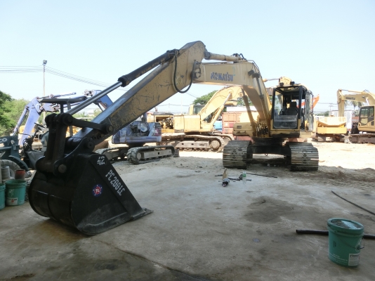 ขายแมคโคร KOMATSU PC200-7 รถนอก มีเอกสารครบ ไฟฟ้าครบ รถพร้อมใช้งาน