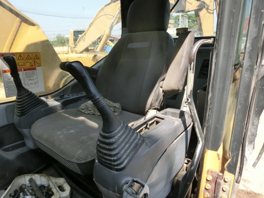 ขายแมคโคร KOMATSU PC200-7 รถนอก มีเอกสารครบ ไฟฟ้าครบ รถพร้อมใช้งาน