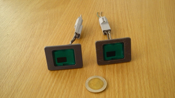 ไฟแผงประตู ของรถTOYOTA สีเขียว พร้อมหลอดไฟ