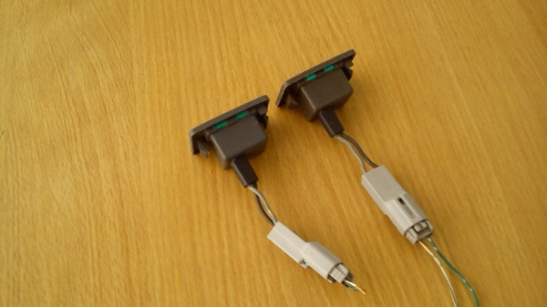 ไฟแผงประตู ของรถTOYOTA สีเขียว พร้อมหลอดไฟ