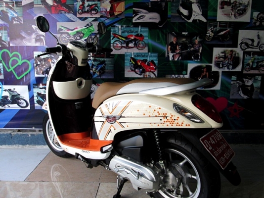 scoopy i สีขาวม่วง ลายใหม่ล่าสุดโฉมปัจจุบัญ ล้อแมกซ์ ตัวท๊อปสุด แถม 3 รายการ scoopy i สีขาวม่วง ลายใหม่ล่าสุดโฉมปัจจุบัญ ล้อแมกซ์ ตัวท๊อปสุด แถม 3 รายการ