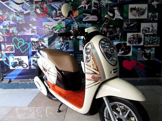 scoopy i สีขาวม่วง ลายใหม่ล่าสุดโฉมปัจจุบัญ ล้อแมกซ์ ตัวท๊อปสุด แถม 3 รายการ