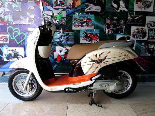 scoopy i สีขาวม่วง ลายใหม่ล่าสุดโฉมปัจจุบัญ ล้อแมกซ์ ตัวท๊อปสุด แถม 3 รายการ scoopy i สีขาวม่วง ลายใหม่ล่าสุดโฉมปัจจุบัญ ล้อแมกซ์ ตัวท๊อปสุด แถม 3 รายการ