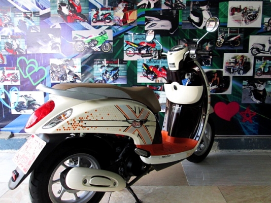 scoopy i สีขาวม่วง ลายใหม่ล่าสุดโฉมปัจจุบัญ ล้อแมกซ์ ตัวท๊อปสุด แถม 3 รายการ scoopy i สีขาวม่วง ลายใหม่ล่าสุดโฉมปัจจุบัญ ล้อแมกซ์ ตัวท๊อปสุด แถม 3 รายการ