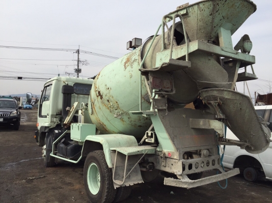 รถโม่ปูน NISSAN UD เครื่อง FE6 185แรงม้า