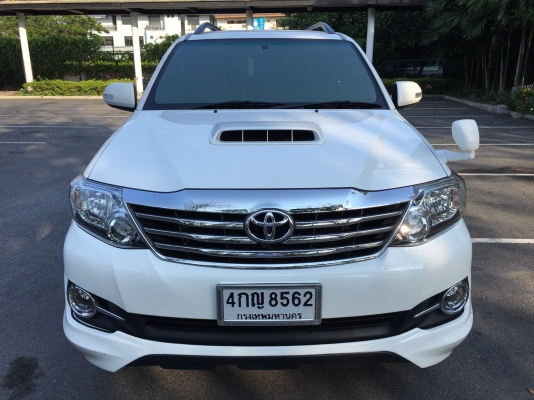 toyota fortuner 2.5 v ปี 2015 สีขาว รถมือเดียวออฟชั่นครบ ไมล์ 35xxx toyota fortuner 2.5 v ปี 2015 สีขาว รถมือเดียวออฟชั่นครบ ไมล์ 35xxx