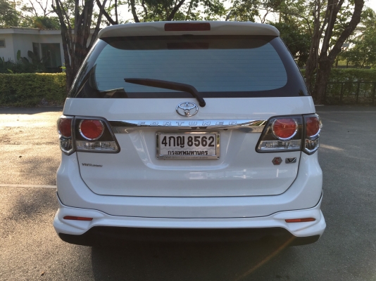 toyota fortuner 2.5 v ปี 2015 สีขาว รถมือเดียวออฟชั่นครบ ไมล์ 35xxx toyota fortuner 2.5 v ปี 2015 สีขาว รถมือเดียวออฟชั่นครบ ไมล์ 35xxx
