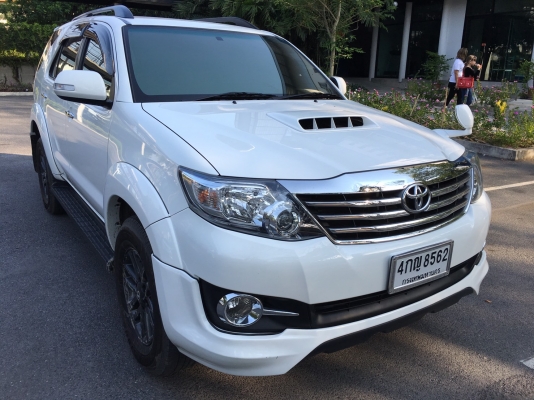 toyota fortuner 2.5 v ปี 2015 สีขาว รถมือเดียวออฟชั่นครบ ไมล์ 35xxx
