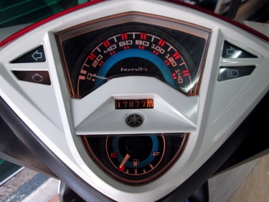 mio125 RR  สีแดงขาว เครื่องยนต์ 125 cc. ระบบคาบูร์ รถเครื่องดี แถม 3 รายการ