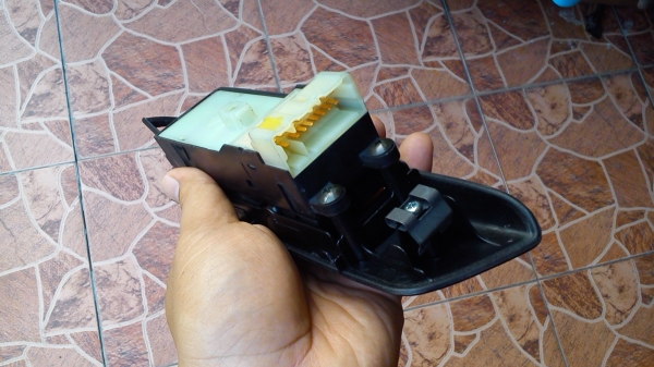 สวิตช์ควบคุมกระจกฝั่งขวา NISSAN PRIMERA SUNNY B14 สวิตช์ควบคุมกระจกฝั่งขวา NISSAN PRIMERA SUNNY B14