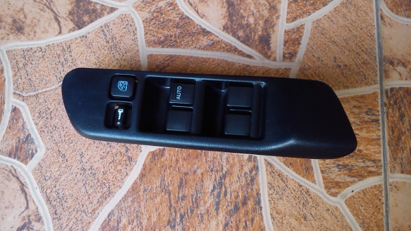 สวิตช์ควบคุมกระจกฝั่งขวา NISSAN PRIMERA SUNNY B14