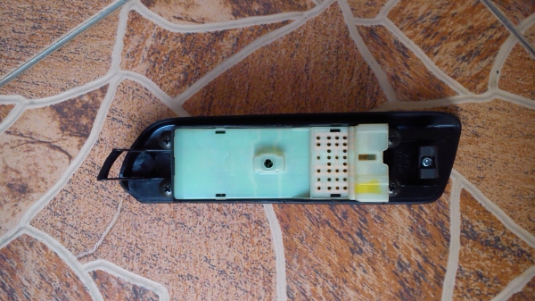 สวิตช์ควบคุมกระจกฝั่งขวา NISSAN PRIMERA SUNNY B14 สวิตช์ควบคุมกระจกฝั่งขวา NISSAN PRIMERA SUNNY B14