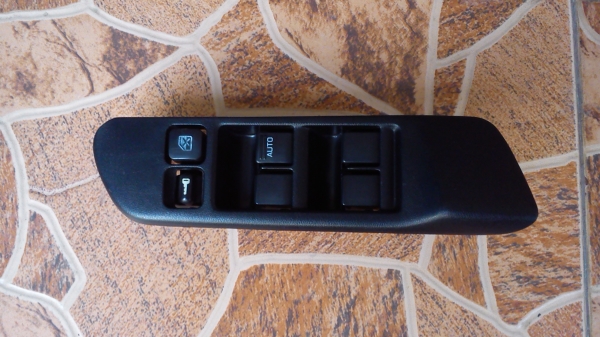 สวิตช์ควบคุมกระจกฝั่งขวา NISSAN PRIMERA SUNNY B14 สวิตช์ควบคุมกระจกฝั่งขวา NISSAN PRIMERA SUNNY B14