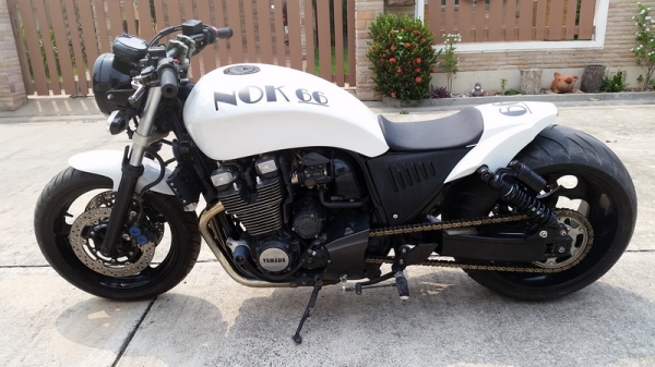 ขายYAMAHA XJR1300 แต่งพร้อมทะเบียนแท้