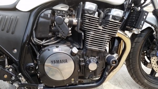 ขายYAMAHA XJR1300 แต่งพร้อมทะเบียนแท้