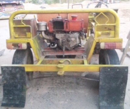 ขายด่วน DUMPER 4 ล้อ บรรทุกปูนโม่ 2 คิว เครื่องยนต์ YANMAR 10 แรง สภาพดีใช้งานบรรทุกหนักได้เลยครับ เกียร์เดินหน้า 1 ถอยหลัง 1 ใช้งานง่ายครับ ช่วงล่างเหล็กอย่างหนาไม่มีผุเลยครับ ราคาต่อรองได้ครับ