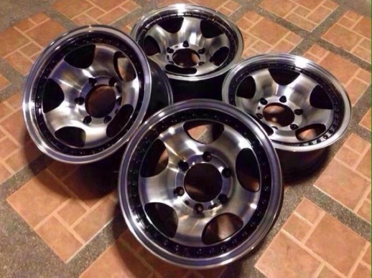 ล้อ off road ขอบ15 สภาพสวย ไม่มีซ่อม เพิ่งเก็บสีมาใหม่เอี่ยม ราคาไม่แพง