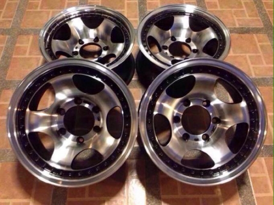 ล้อ off road ขอบ15 สภาพสวย ไม่มีซ่อม เพิ่งเก็บสีมาใหม่เอี่ยม ราคาไม่แพง
