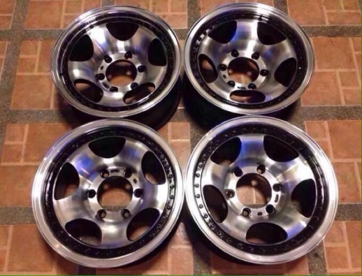 ล้อ off road ขอบ15 สภาพสวย ไม่มีซ่อม เพิ่งเก็บสีมาใหม่เอี่ยม ราคาไม่แพง