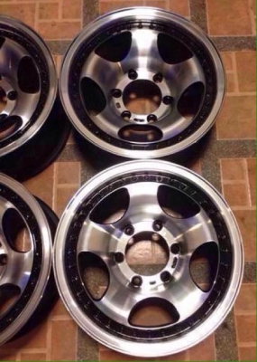 ล้อ off road ขอบ15 สภาพสวย ไม่มีซ่อม เพิ่งเก็บสีมาใหม่เอี่ยม ราคาไม่แพง