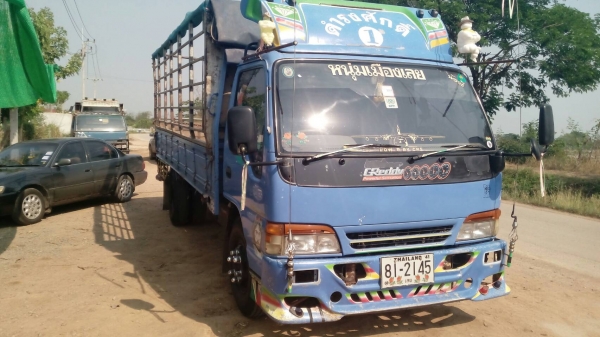 หกล้อ อีซูชุ NPR135ปี49ช่วงยาว5ม สภาพดีสวยบางเดิมพร้อมใช้ ทะเบียนพร้อมโอน ราคา 455,000บ ครับท่าน