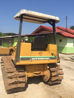 ขายรถแทรกเตอร์ MITSUBISHI  BD2G II  ใช้งานมาน้อย 1400 ชั่วโมง  เก่าญี่ปุ่น มาใหม่จ้า รถสวย สภาพดี    สนใจโทร 089-7462641 เจ๊สุวรรณีจ้า...