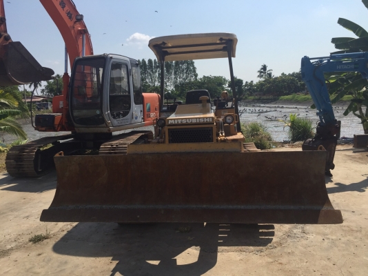 ขายรถแทรกเตอร์ MITSUBISHI  BD2G II  ใช้งานมาน้อย 1400 ชั่วโมง  เก่าญี่ปุ่น มาใหม่จ้า รถสวย สภาพดี    สนใจโทร 089-7462641 เจ๊สุวรรณีจ้า...