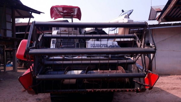 ขายรถเกี่ยวข้าวคูโบต้า  DC 70 g ปี 56  สภาพสวย  ราคา  550,000  รถพร้อมใช