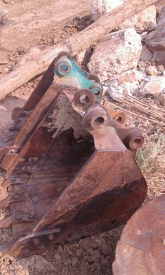 ขายบุ้งกี๋ รถขนาด 30 &ndash; 40 รูสลัก 30 mm และ 45 mm หน้าบุ้งกี๋กว้าง 60 cm ราคาใบละ 15,000 บาท  ของเก่านอก มีหลายใบให้เลือก