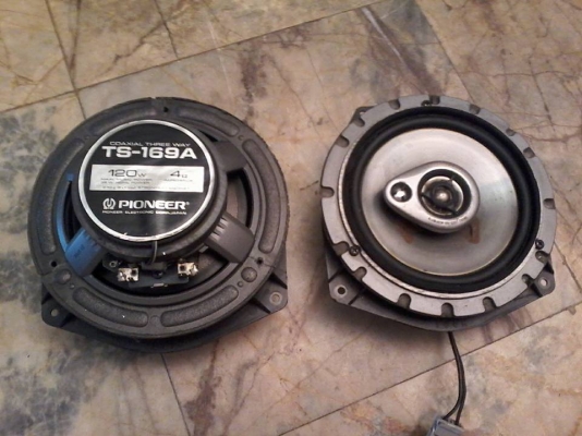 ขายลำโพงติดรถยนต์ขนาด6นิ้วของpioneerดับของบ๊อชวิช