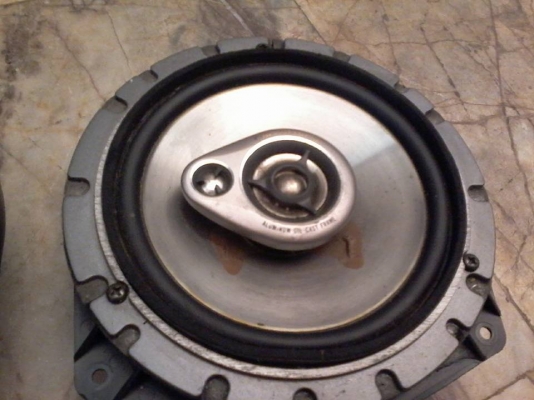 ขายลำโพงติดรถยนต์ขนาด6นิ้วของpioneerดับของบ๊อชวิช