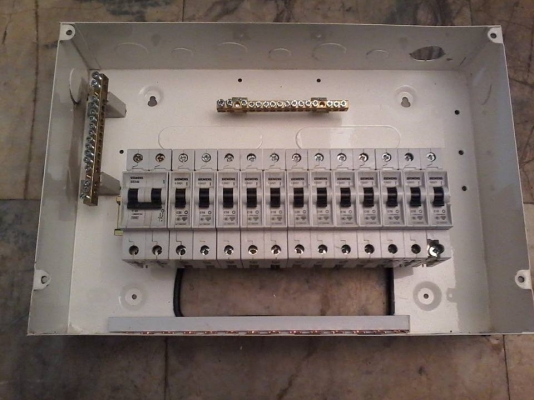 ขายตู้ไฟคอนโทรลใช้ในบ้านของซีเมนต์13ช่อง