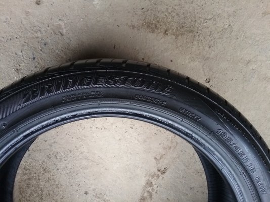 ยางBRIDGESTONE รุ่น MY-02  195 45R16 ลงพื้นปลายปี2014สภาพสวยมากๆ ดอกเยอะมากหาอยู่รีบเลยไม่แพง