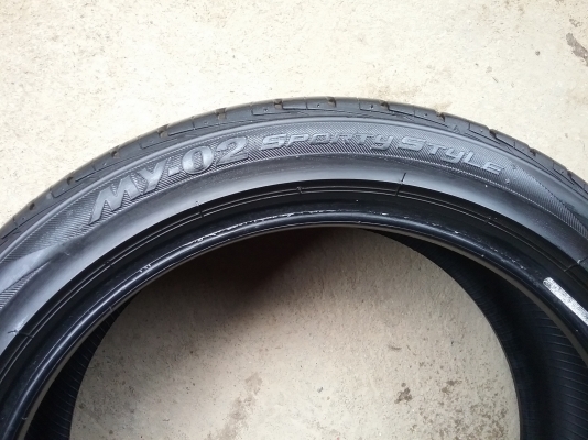 ยางBRIDGESTONE รุ่น MY-02  195 45R16 ลงพื้นปลายปี2014สภาพสวยมากๆ ดอกเยอะมากหาอยู่รีบเลยไม่แพง